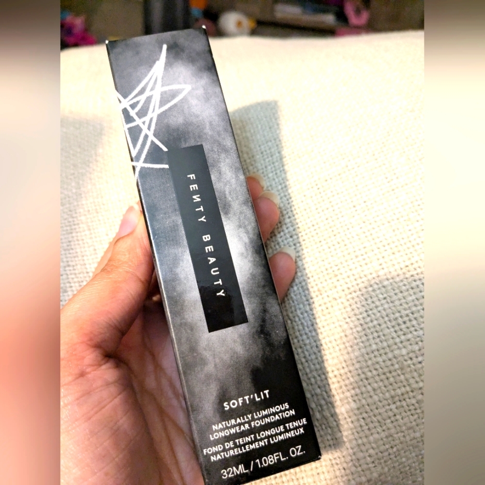 NIB Fenty Beauty Soft'lit Naturally Luminous Longwear Foundation shade 185